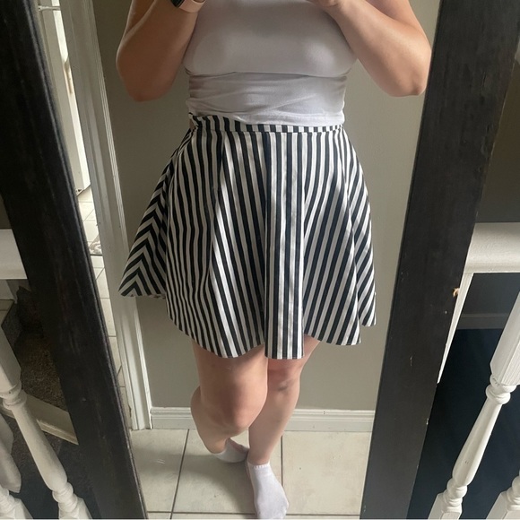 MOHITO COLLECTION High waisted black and white striped skirt - Picture 2 of 3